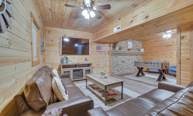 Kodak House | Kodak Getaway w/Covered Decks + Game Room!