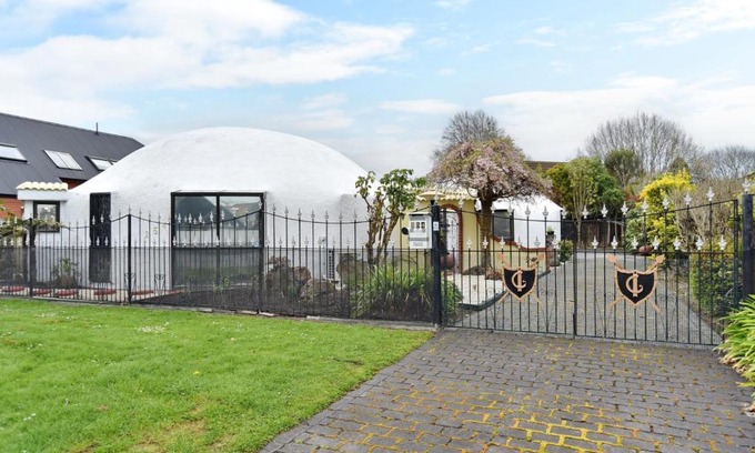 Burnside House | Koepel House - Christchurch Holiday Homes
