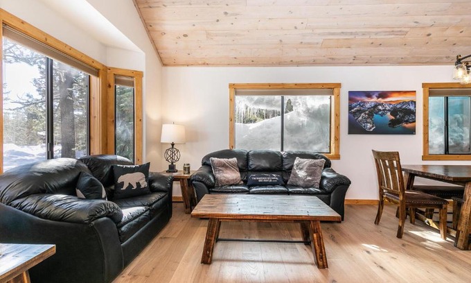 Truckee House | Kokanee at Tahoe Donner - Charming 3 BR - Pool Table - Fireplace - Amenity Access!