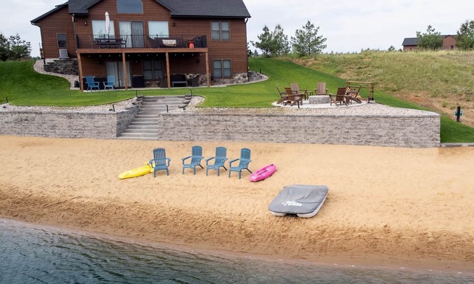 New Lisbon House | Kokomo Cabin: Campfires, Family Fun & Pickleball