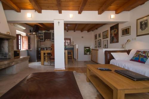 Cove Tri Zala (Zrnovo) Apartment | Kolenda Apartment
