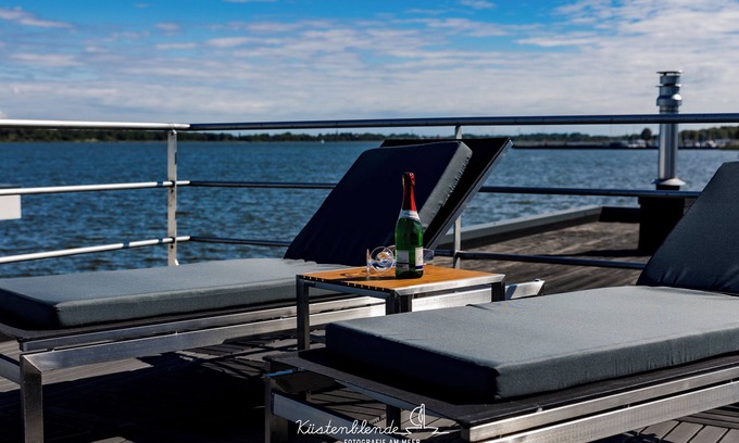 Ribnitz Boat Rental | Komfortables Hausboot Arielle in Ribnitz-damgarten