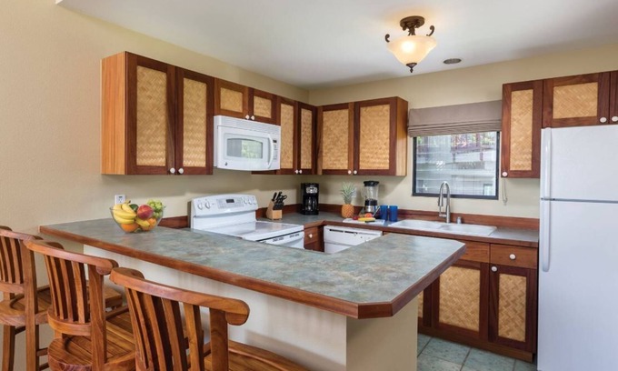 Kailua-Kona Resort | Kona Hawaiian Resort - Wyndham Timesharen2 Bedroom Bungalow w/Full Kitchen