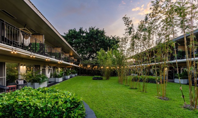 Historic Kailua Village Hotel | Kona Seaside Hotel