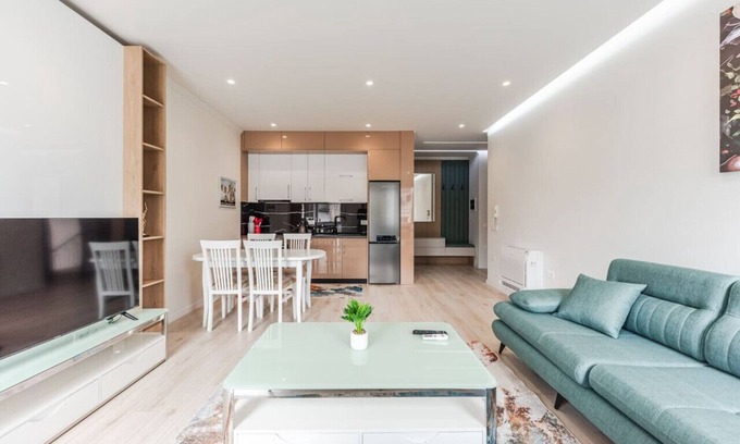 Tirana Condo | Kondo Stays - Mumba Apartment 5