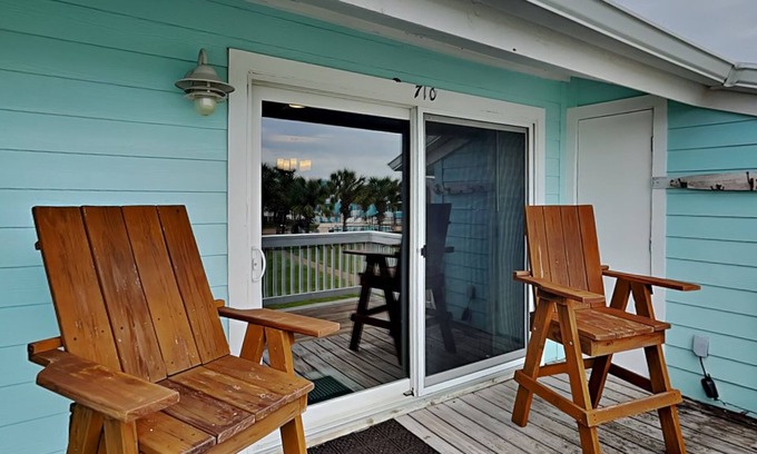 Rockport Condo | Kontiki Bayfront Condo #710 | Bay Views & On-Site Amenities!