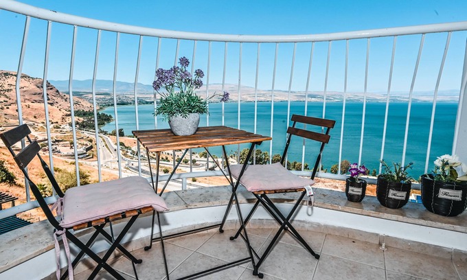 Tiberias Apartment | Kook - Charming Lakeview Apartment