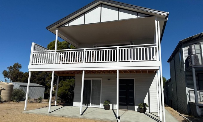 Muloowurtie House | Koolywurtie- Spacious, 5 bedrooms, close to beach!
