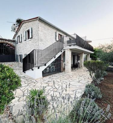 Mali Maj Apartment | KORONSOVAC House with 4 Apartments