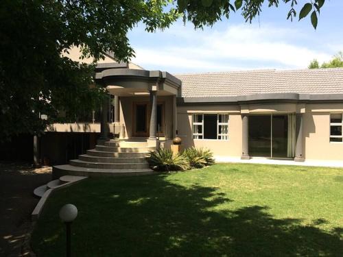 Ekurhuleni Apartment | Korsmans Delights - Large House