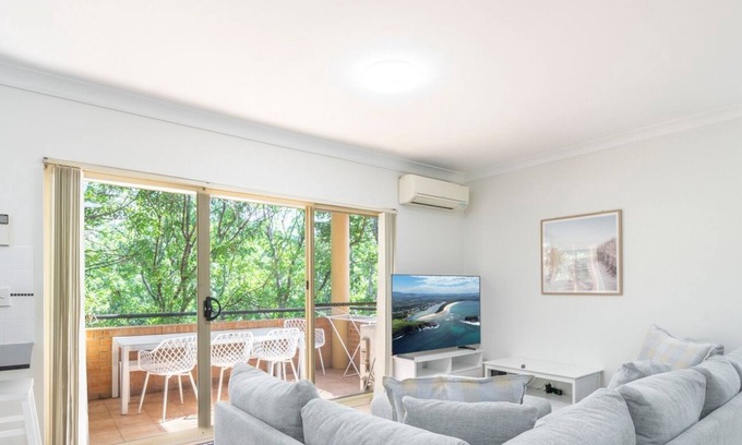Homebush West Apartment | KozyGuru | Homebush West | 3-Beds Apt with Parking
