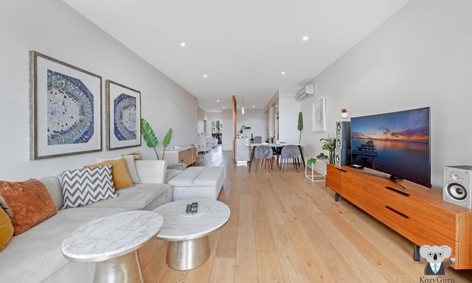 Banksmeadow Apartment | KozyGuru | Pagewood | Cosy Clean 2Bed Apt