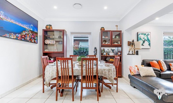 Rockdale Apartment | KozyGuru | Rockdale | Spacious Modern 2 Bedrooms Holiday Home