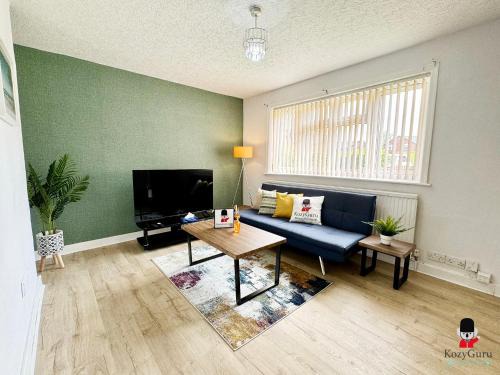 Failsworth Apartment | KozyGuru Spacious 3 BR 8ppl Hse 50% off Long stay