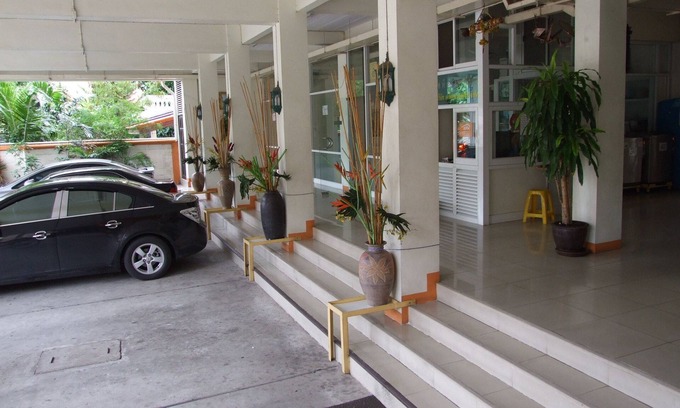 Talat Khwan Hotel | KPH Apartment