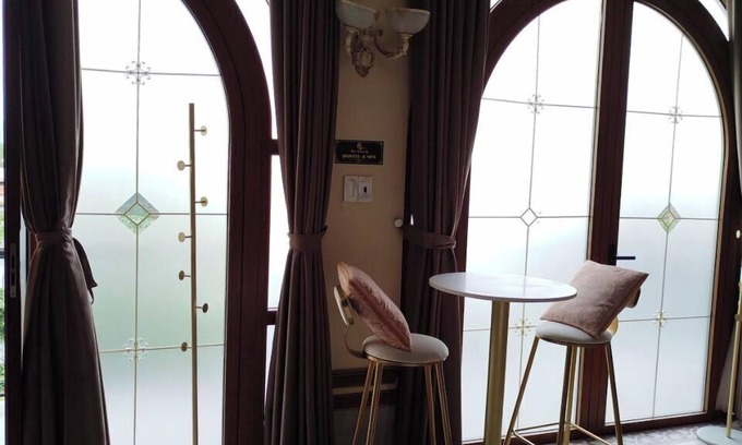 District 9 House | KQ Hostel