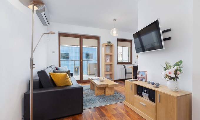 Krakow Apartment | Kraków Błonia Apartment by Renters
