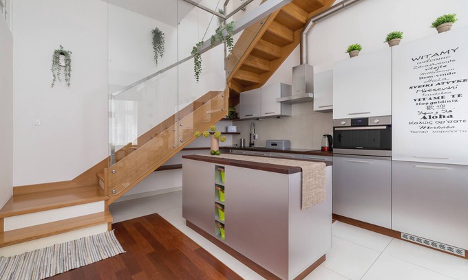 Stare Podgorze Apartment | Krakow Two-storey Apartment by Renters
