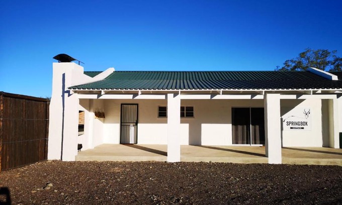 Camdeboo House | Kransplaas - Springbok Cottage