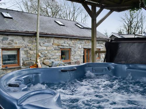 Criccieth House | Kris Kin