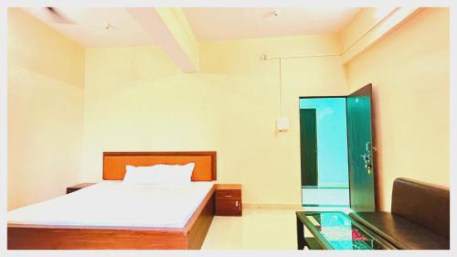Raipur Hotel | KRISHNA LUXUARY& FAMILY Hotel With FREE - Wifi & Parking