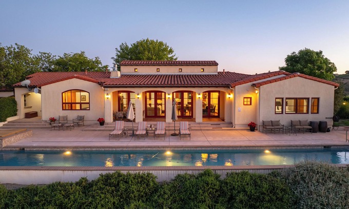 Templeton House | Krisyn Vineyards - Hilltop Views, Pool and Spa
