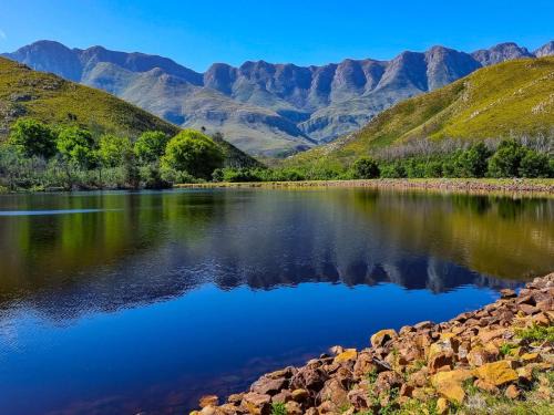 Theewaterskloof Apartment | Kromrivier Farm Accommodation