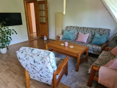 Hof Redentin Apartment | Krusenhagen Apartment with Garden, cleaning included