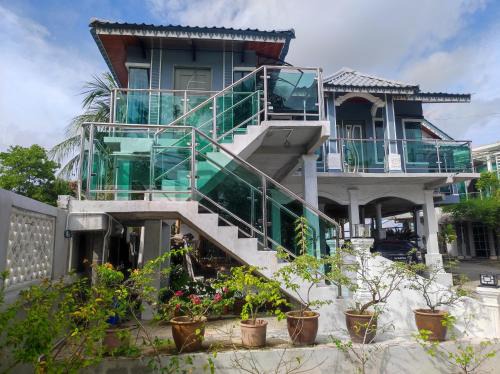 Kampung Kedawang Hotel | Ku's Roomstay 2 - Free Netflix & Wifi