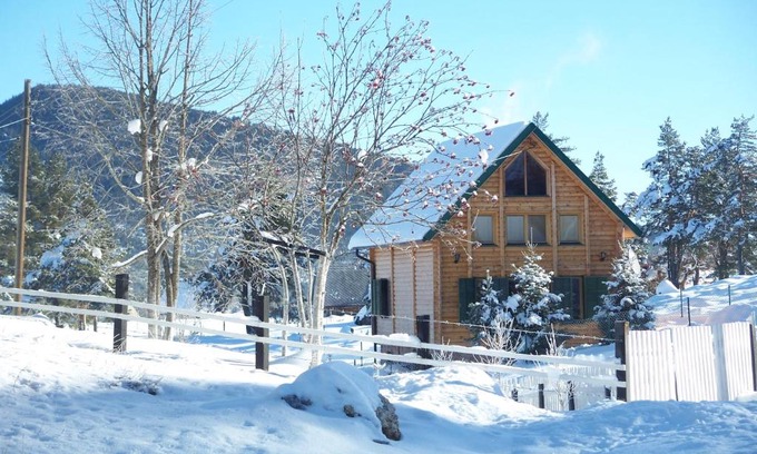 Zabljak Apartment | Kuca u borju - House in pines