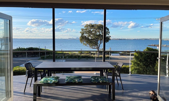 Kurnell House | Kurnell Waterfront home. nBayView. Just a few steps to calm beach.