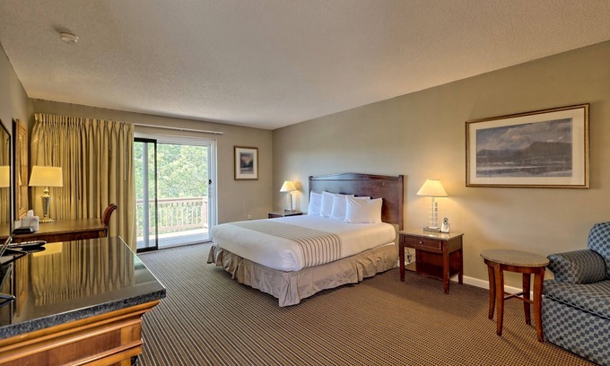 Clayton Condo | KW_406 King Bed Unit