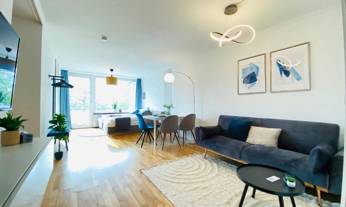 Grifflenberg Apartment | KYANIT APARTMENT: FREE PARKING + POOL + NETFLIX