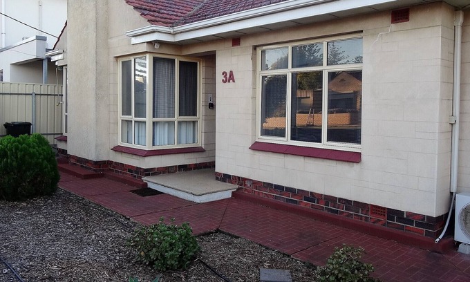Largs North House | Kybunga by the Beach (Largs North)
