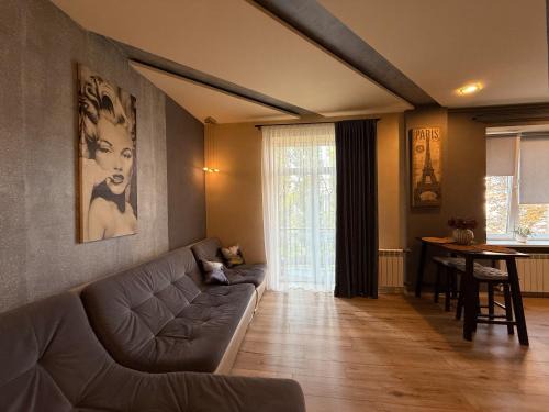Shevchenkivs'kyi District Hotel | Kyiv Paris Apartment