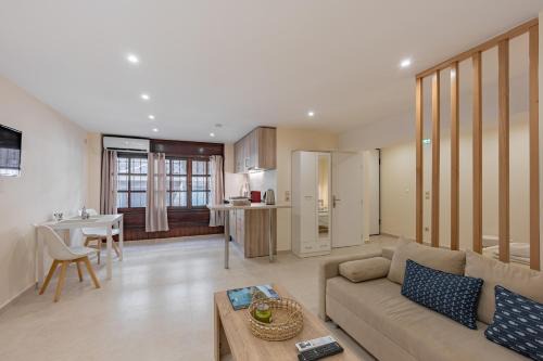 Kinosargous Apartment | Kynos Athens Studio