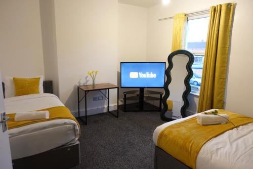 Derby House | Kyoto Central I 4 BDR House I 50 inch Smart TVs in Rooms I Large Spacious Rooms I Refurbished I Derby City Centre
