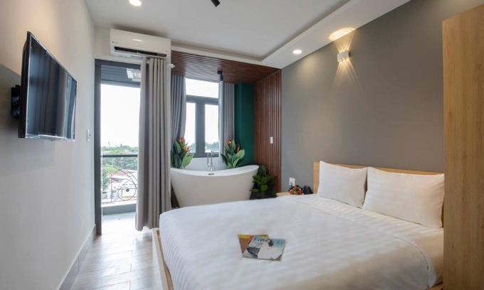 Binh Thanh Hotel | Lá Hotel Riverside
