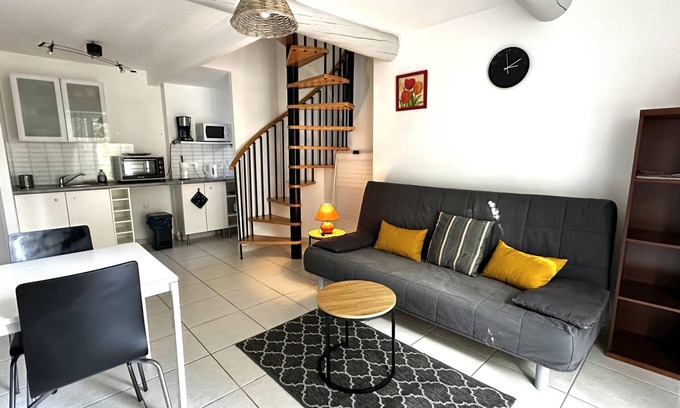 Pont-Saint-Esprit Apartment | l'échappée belle duplex flat with terrace