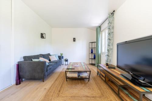 Beaucaire Apartment | L'Écrin de Beaucaire - Climatisé à 30 min dArles