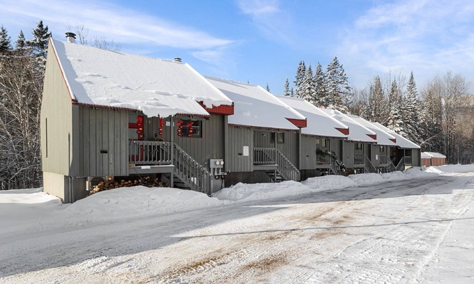 Stoneham Condo | L'Adirondacks