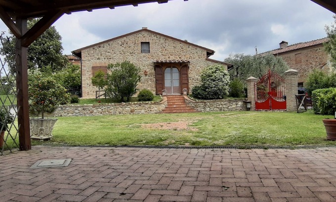 Murlo House | L'aia di Maria, holiday home in the Tuscan hills