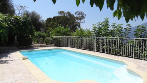 Castellar House | L'Aleandra