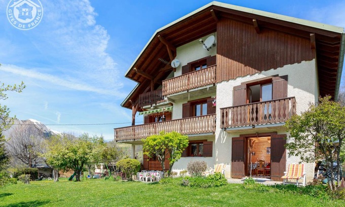 Albiez-Montrond House | L'ancolie - Albiez Montrond