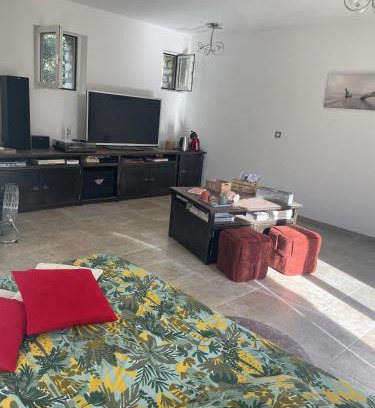 Paradou Bed & Breakfast | L'appart Thé - Charme discret au coeur des Alpilles