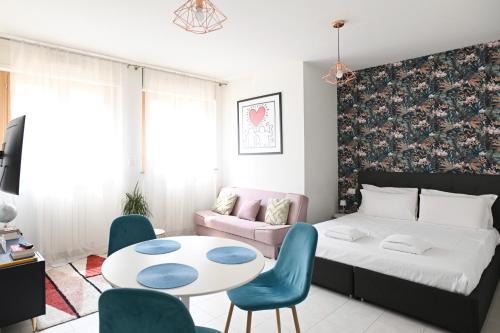 Lambrate Apartment | L Arche ComfortRelax Blue Fern House