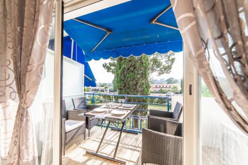 Cros-de-Cagnes Apartment | L'Ascot Appartement, plages à 300m, vue hippodrome