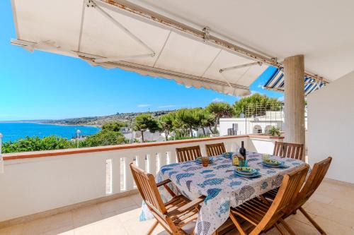 Marina San Gregorio Apartment | L'Attico di Michela - Una Terrazza sul Mare