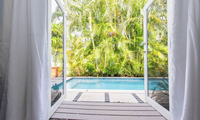 White St. Gallery House | L'Attitude Adjustment | 3 Bed, 2 Bath with pool in Key West