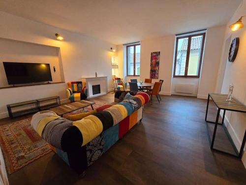 Centre Ville d'Ales Apartment | L'avéjan 170 m2 Alès 10 couchages